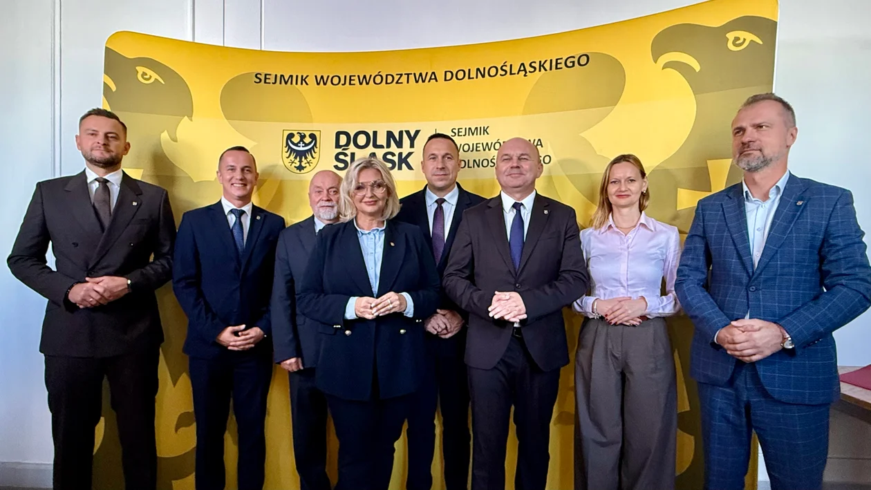 Młodzi Dolnoślązacy mogą zostać radnymi województwa. Trwa nabór do Młodzieżowego Sejmiku - Zdjęcie główne