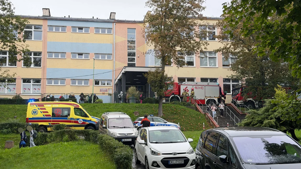 Kłodzko. 12-latek przyniósł gaz pieprzowy do szkoły. Inny uczeń go rozpylił, dziecko trafiło do szpitala - Zdjęcie główne