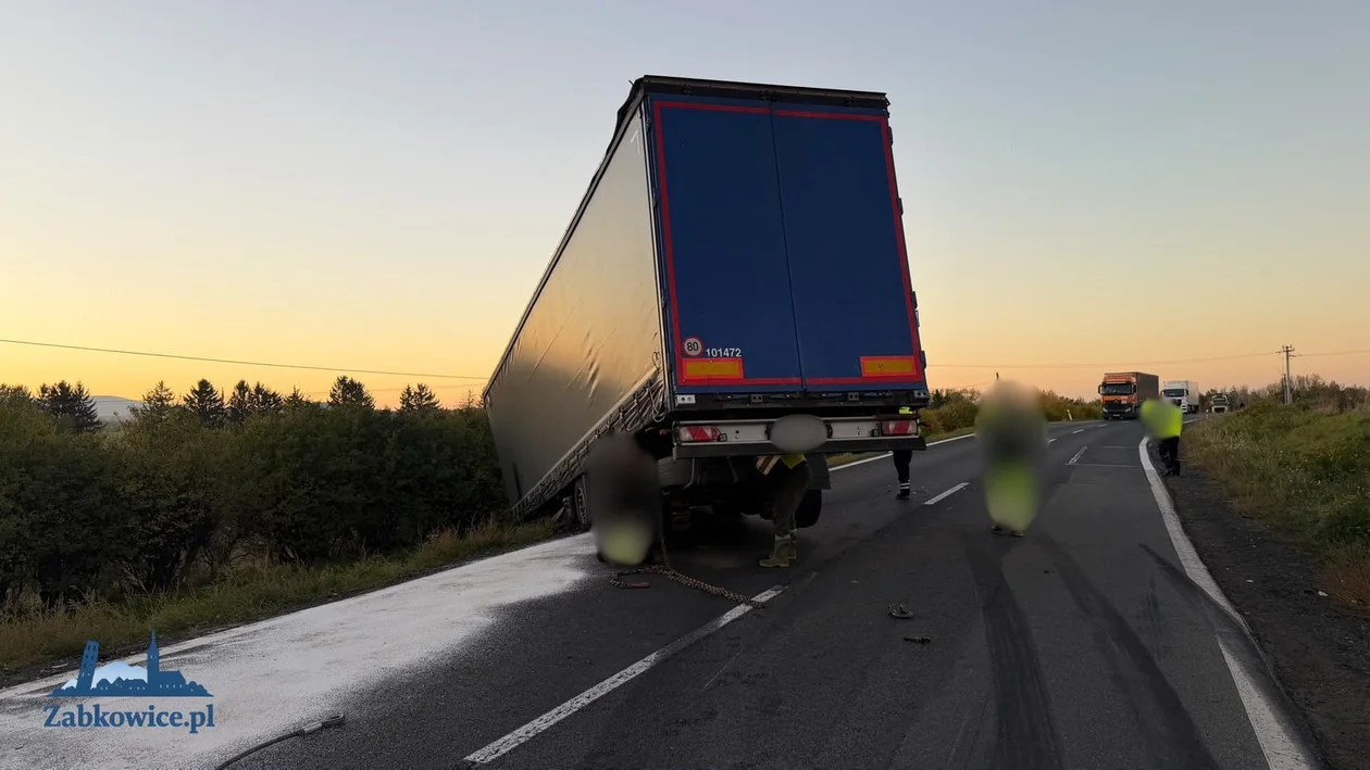 Tragiczny wypadek na DK8 między Siodłowicami a Szklarami. Nie żyje 71-letni kierowca Volkswagena [zdjęcia]